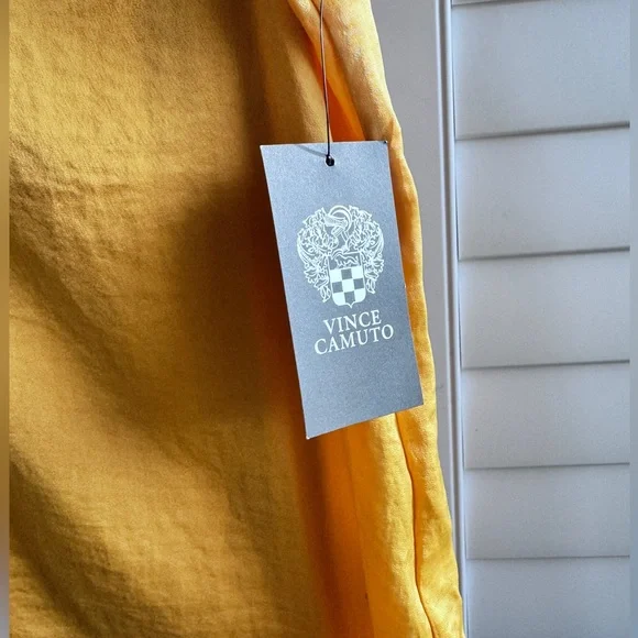 Vince Camuto. Size S - Picture 3 of 6